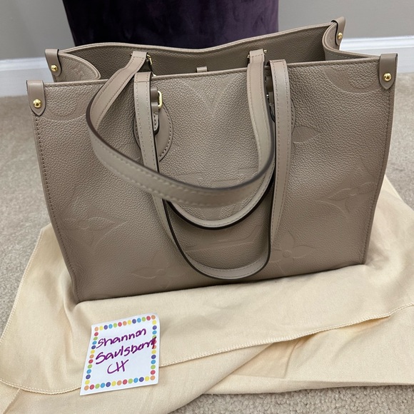 ⭐️Like New ⭐️ Louis Vuitton OnTheGo MM - Picture 3 of 16